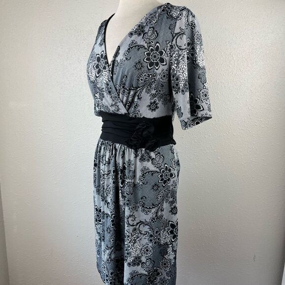 Maurices Floral Midi Dress Size M EUC - Picture 3 of 9